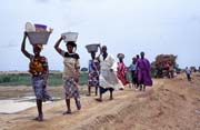 Villagers go to Monday market, Djenn� city. Mali.