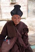 Monk, Kyaiktiyo. Myanmar (Burma).