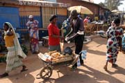 Street market at N'Gaound�r� town. Cameroon.