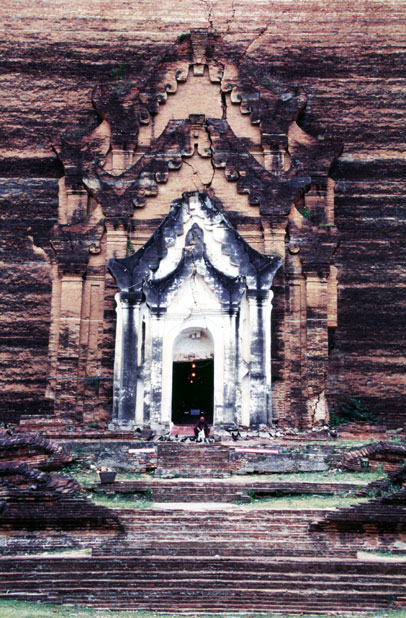 Mingun Paya. Myanmar (Burma).