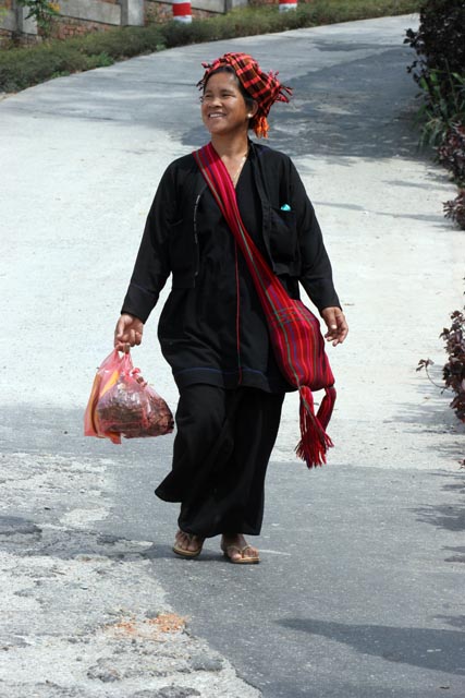 Woman from etnic group Pa-O visiting stupa at Kyaiktiyo. Myanmar (Burma).