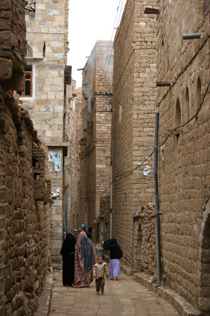 Street at mountain village of Thilla (Thula). Yemen.